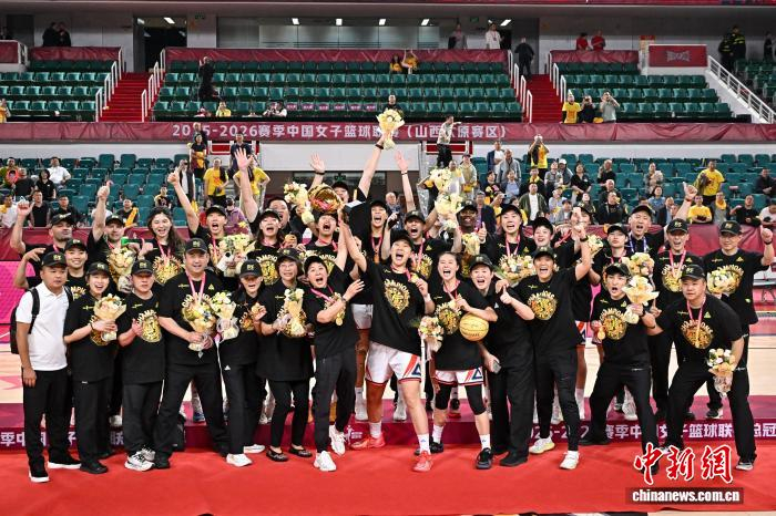 乐鱼app-WCBA：四川女篮客场击败山西   收获队史第三冠|四川队|总决赛|李缘|WCBA总决赛|中国女篮_新浪体育_新浪新闻
